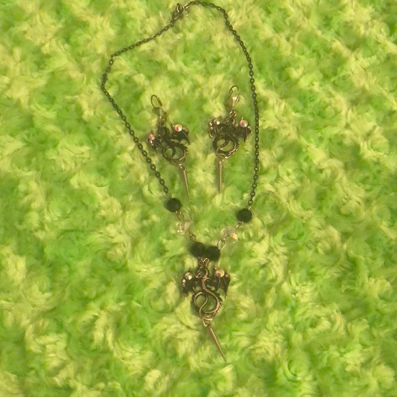 Dragon necklace and earring set - Picture 4 of 5